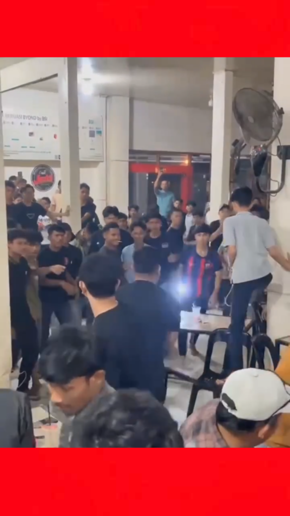 Dapat yang baling kerusi tu, boleh kitai cukup-cukup.